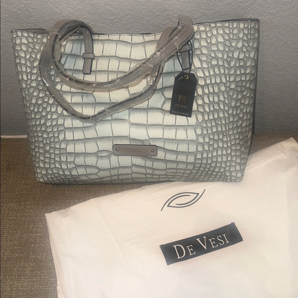 De Vesi Tote NWT